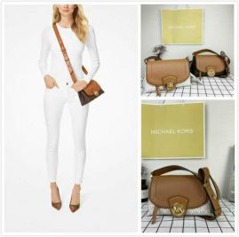 Picture of Michael Kors Lady Handbags _SKUfw106631684fw